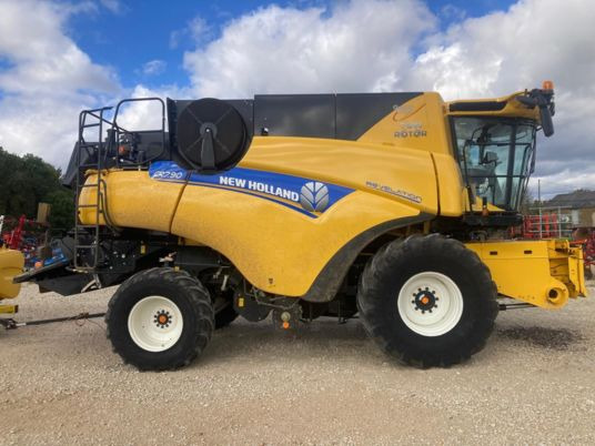 New Holland CR 7.90 - Combine harvester: picture 1 New Holland CR 7.90 - Combine harvester: picture 1