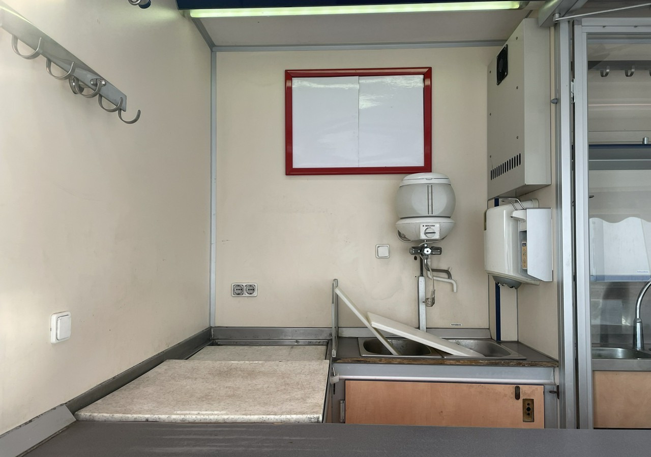 Fiat Ducato Autosklep wędlin Gastronomiczny food truck foodtruck sklep 2006 - Vending truck: picture 3 Fiat Ducato Autosklep wędlin Gastronomiczny food truck foodtruck sklep 2006 - Vending truck: picture 3