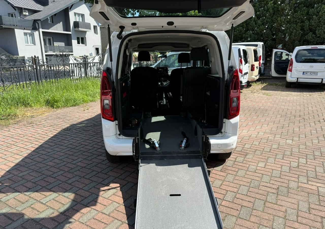 Opel Combo IV Combo Life Combo do przewozu Niepełnosprawnych inwalida rampa Model 2021 - Car: picture 2 Opel Combo IV Combo Life Combo do przewozu Niepełnosprawnych inwalida rampa Model 2021 - Car: picture 2