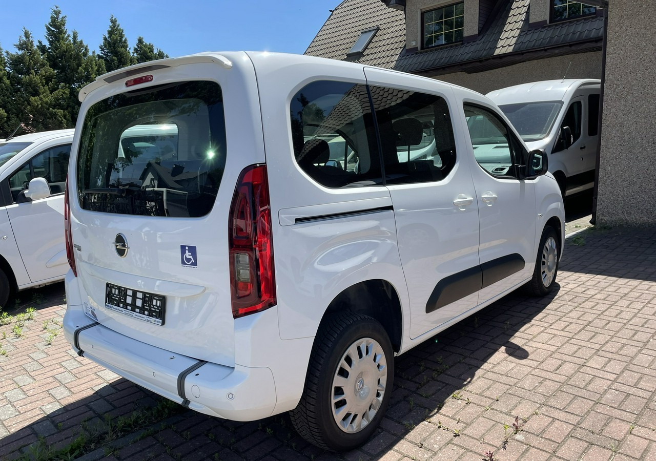 Opel Combo IV Opel Combo Life Niepełnosprawnych inwalida Rampa 32105 km Model 2022 - Car: picture 4 Opel Combo IV Opel Combo Life Niepełnosprawnych inwalida Rampa 32105 km Model 2022 - Car: picture 4
