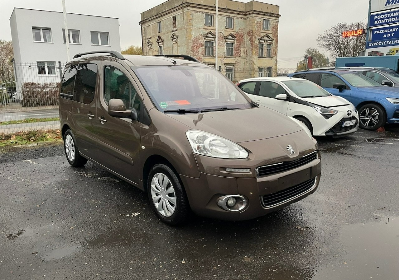 Station wagon Peugeot Partner II Peugeot Partner Tepee 1.6 VTi 120KM Family Model 2013: picture 6