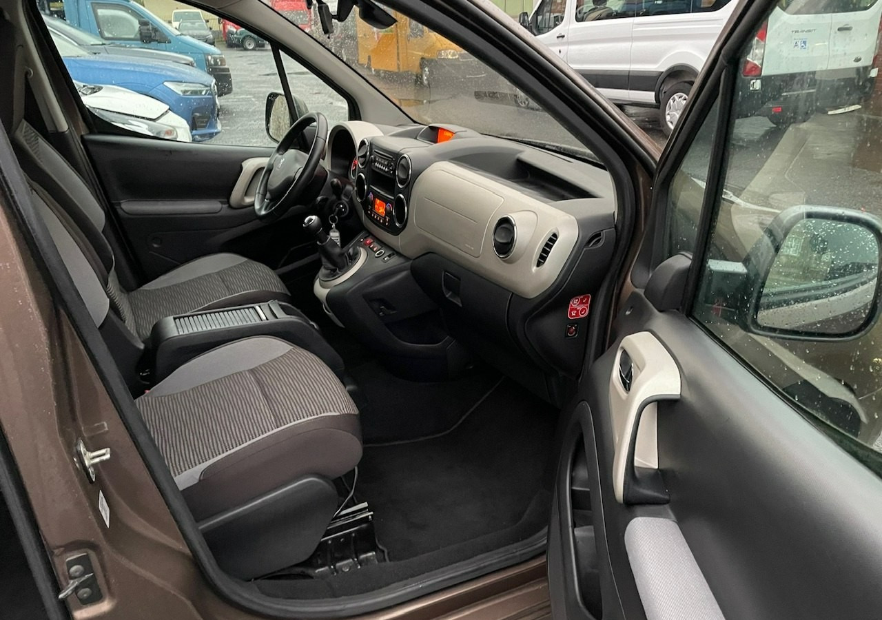 Station wagon Peugeot Partner II Peugeot Partner Tepee 1.6 VTi 120KM Family Model 2013: picture 18