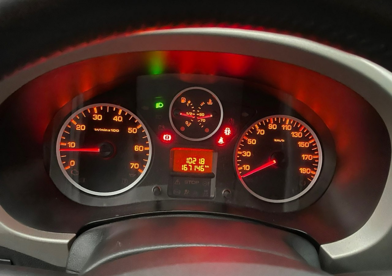 Station wagon Peugeot Partner II Peugeot Partner Tepee 1.6 VTi 120KM Family Model 2013: picture 13