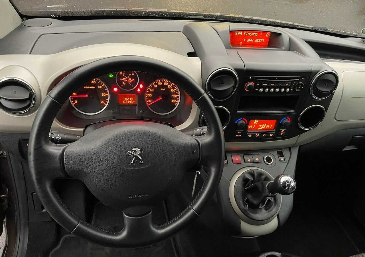 Station wagon Peugeot Partner II Peugeot Partner Tepee 1.6 VTi 120KM Family Model 2013: picture 12