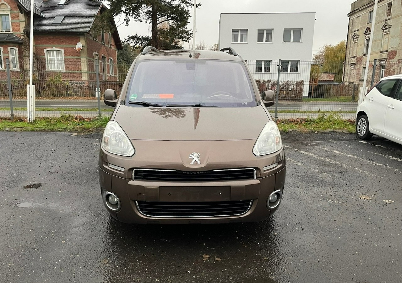 Station wagon Peugeot Partner II Peugeot Partner Tepee 1.6 VTi 120KM Family Model 2013: picture 7