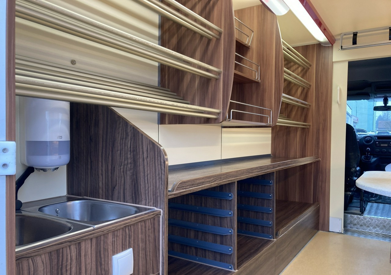 Renault Master Autosklep sklep Bar Gastronomiczny Food Truck Foodtruck Borco 2017 - Vending truck: picture 4 Renault Master Autosklep sklep Bar Gastronomiczny Food Truck Foodtruck Borco 2017 - Vending truck: picture 4