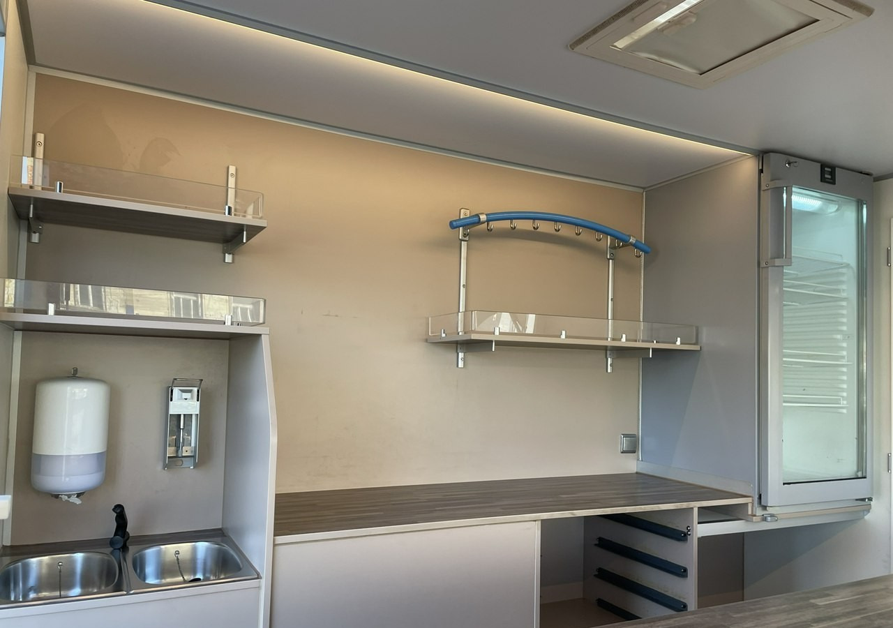 Renault Master Autosklep wędlin Gastronomiczny Food Truck Foodtruck Sklep Borco 201 - Vending truck: picture 5 Renault Master Autosklep wędlin Gastronomiczny Food Truck Foodtruck Sklep Borco 201 - Vending truck: picture 5