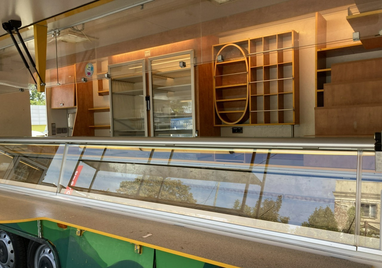 Renault Master Autosklep wędlin sklep bar Gastronomiczny Food Truck Foodtruck Borco - Vending truck: picture 2 Renault Master Autosklep wędlin sklep bar Gastronomiczny Food Truck Foodtruck Borco - Vending truck: picture 2