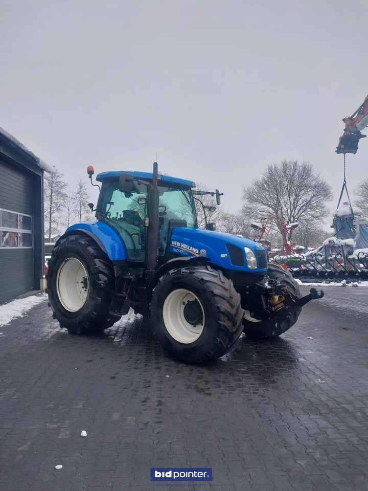 New Holland 6070 - Farm tractor: picture 3 New Holland 6070 - Farm tractor: picture 3