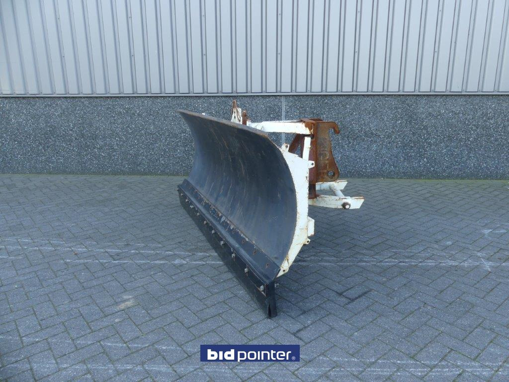 Snow blade - Snow plough for Utility/ Special vehicle: picture 1 Snow blade - Snow plough for Utility/ Special vehicle: picture 1