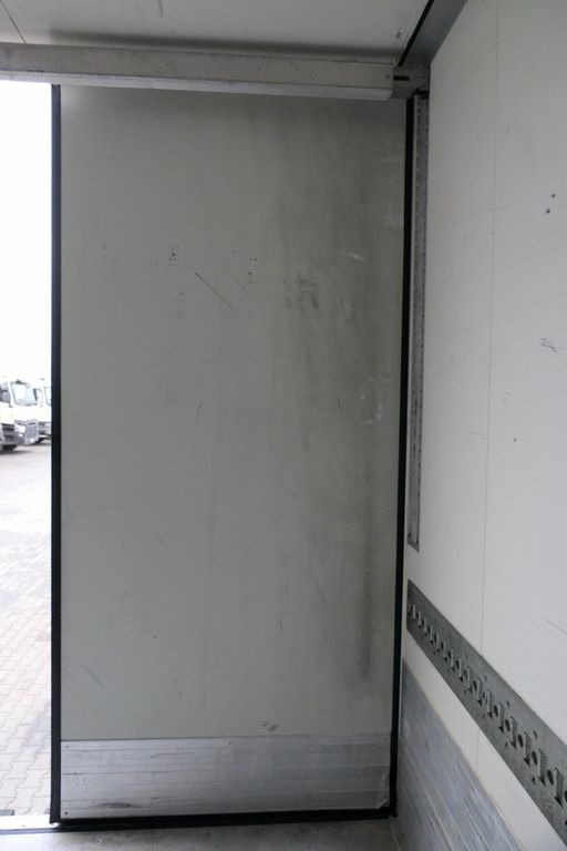 Refrigerator semi-trailer Krone CHŁODNIA / 2017 ROK / CARRIER VECTOR 1550: picture 18 Refrigerator semi-trailer Krone CHŁODNIA / 2017 ROK / CARRIER VECTOR 1550: picture 18