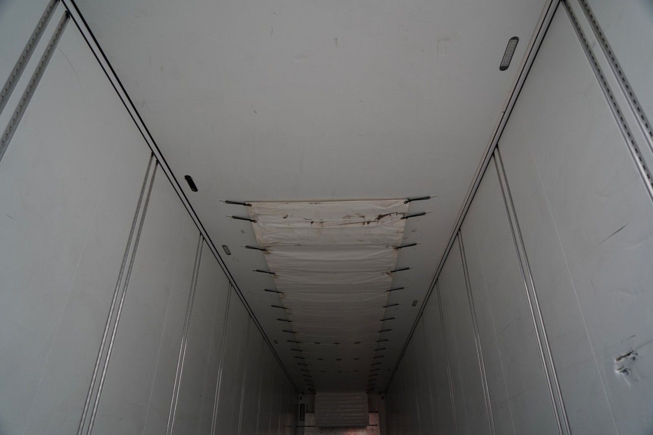 Refrigerator semi-trailer Schmitz Cargobull REFRIGERATED / NEW THERMO KING UNIT / SLX 300 /: picture 18