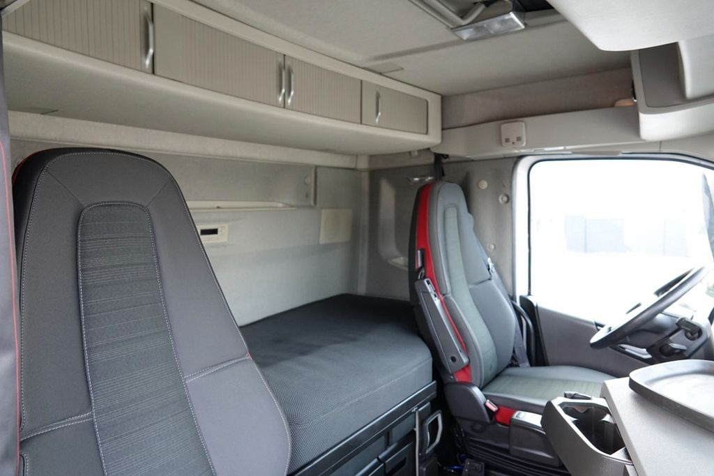 Tractor unit Volvo FH 460 / NISKA KABINA / 2018 YEAR / SPROWADZONY: picture 17 Tractor unit Volvo FH 460 / NISKA KABINA / 2018 YEAR / SPROWADZONY: picture 17