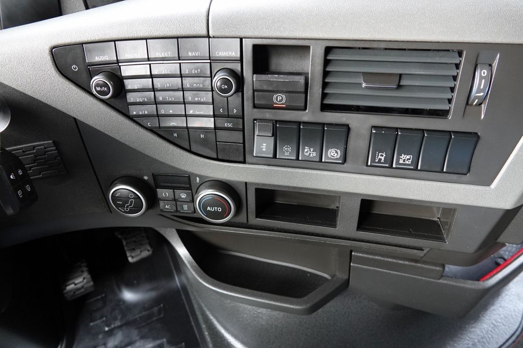 Tractor unit Volvo FH 460 / NISKA KABINA / 2018 YEAR / SPROWADZONY: picture 14 Tractor unit Volvo FH 460 / NISKA KABINA / 2018 YEAR / SPROWADZONY: picture 14