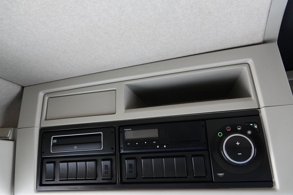 Tractor unit Volvo FH 460 / NISKA KABINA / 2018 YEAR / SPROWADZONY: picture 16 Tractor unit Volvo FH 460 / NISKA KABINA / 2018 YEAR / SPROWADZONY: picture 16