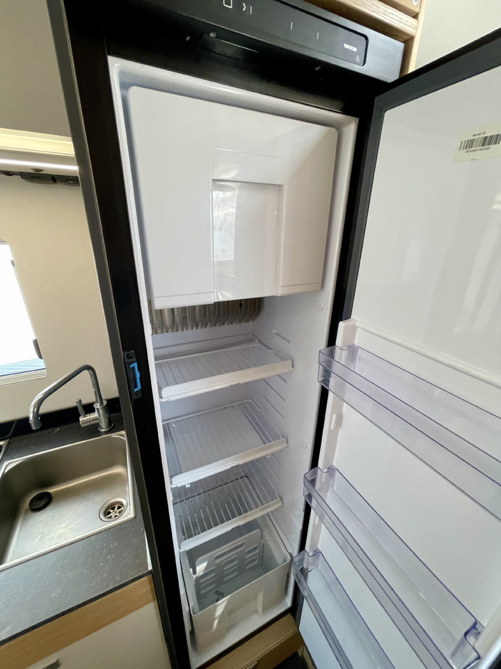 Alcove motorhome ADRIA: picture 9