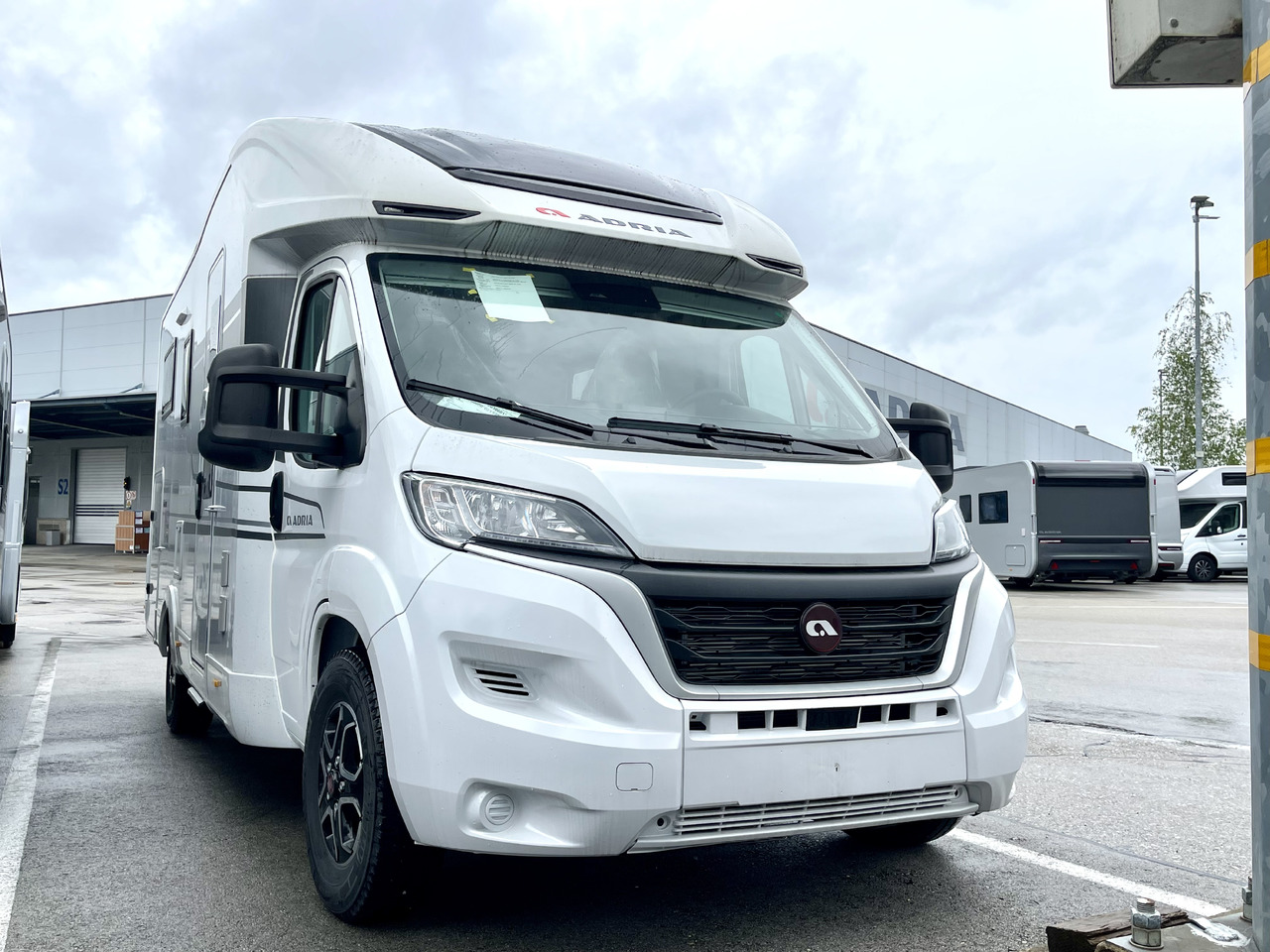 Adria Matrix 650SC - Semi-integrated motorhome: picture 2 Adria Matrix 650SC - Semi-integrated motorhome: picture 2