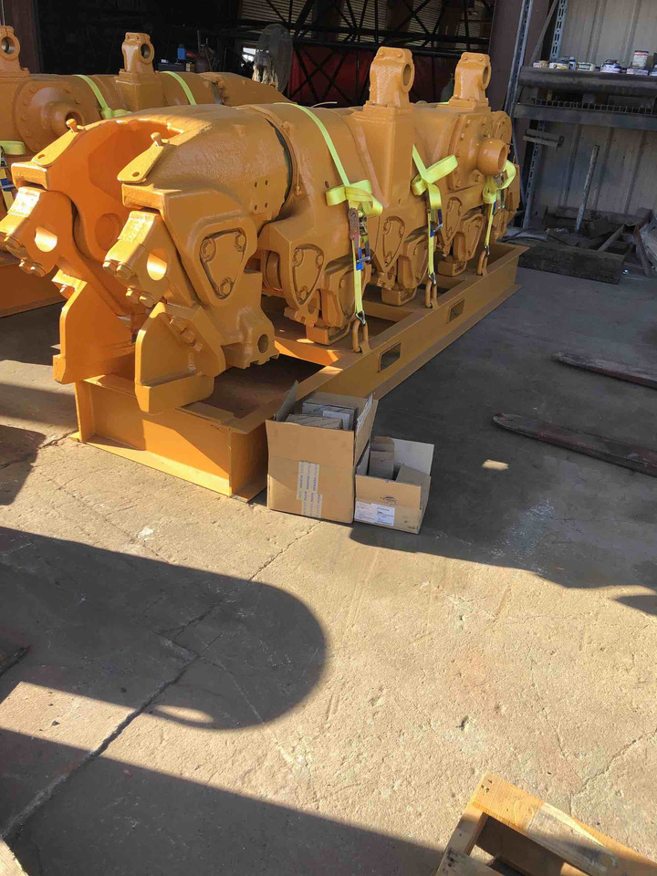 Komatsu D375A-6 - Tractor unit for Ground support equipment: picture 1 Komatsu D375A-6 - Tractor unit for Ground support equipment: picture 1