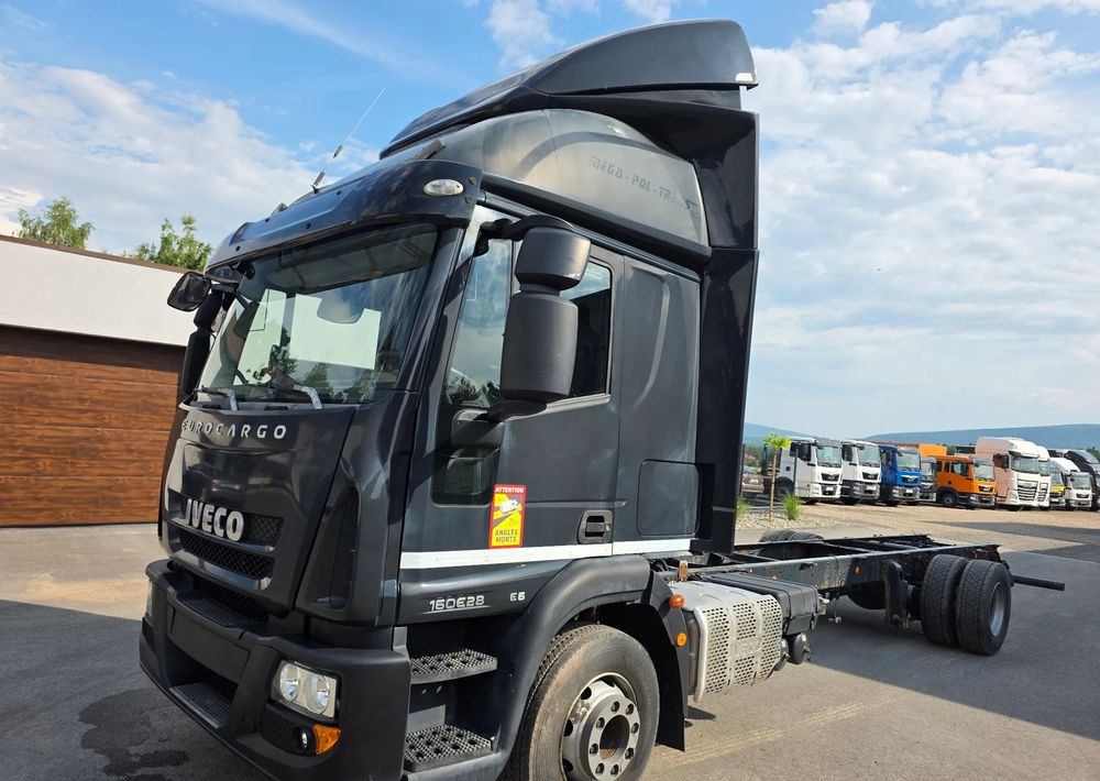 Iveco EUROCARGO 160E28  RAMA DO ZABUDOWY/  LAWETA / MANUAL / - Curtainsider truck: picture 1 Iveco EUROCARGO 160E28  RAMA DO ZABUDOWY/  LAWETA / MANUAL / - Curtainsider truck: picture 1