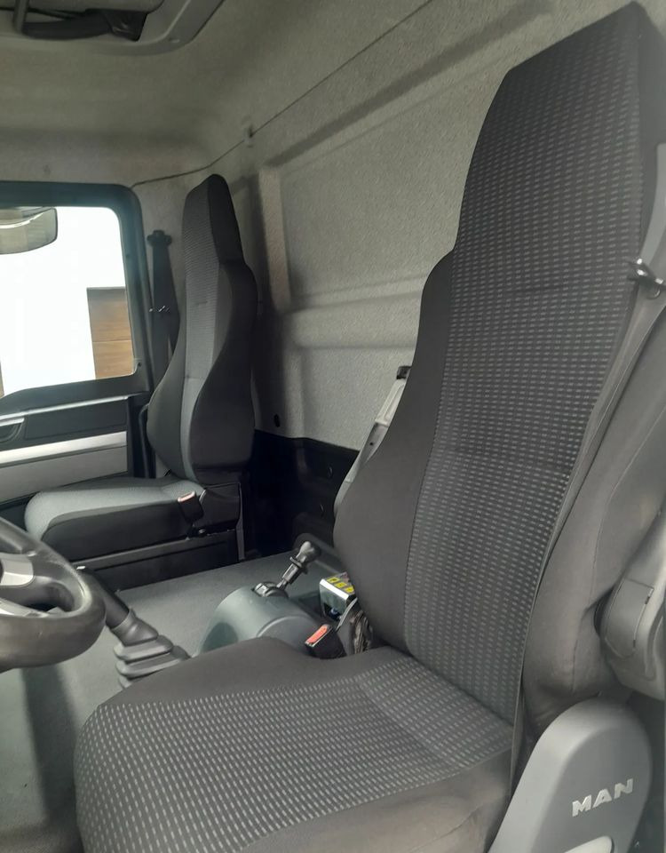 MAN TGM 12.290 - Hook lift truck: picture 5 MAN TGM 12.290 - Hook lift truck: picture 5