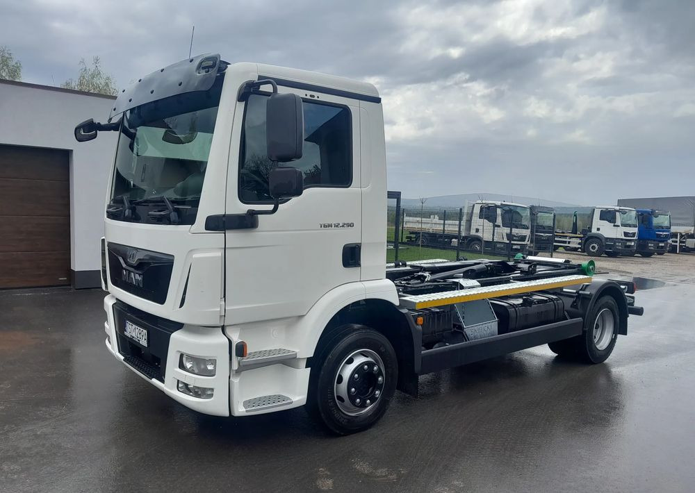 MAN TGM 12.290 - Hook lift truck: picture 1 MAN TGM 12.290 - Hook lift truck: picture 1