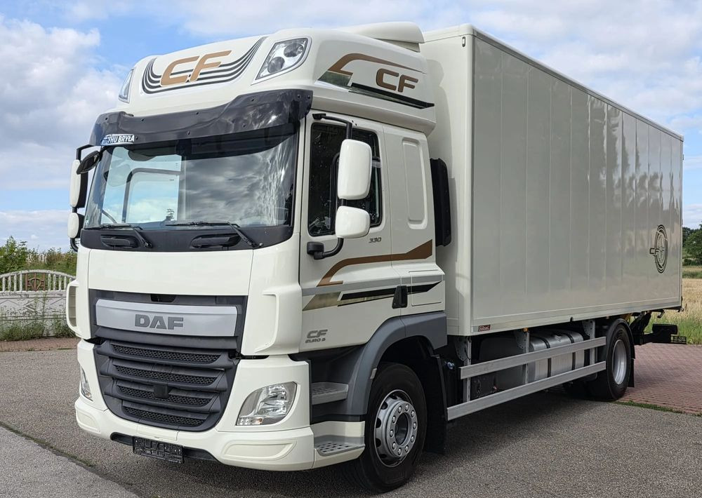 DAF CF 330/10.2017/KONTENER MEBLOWY/IZOTERMA/WINDA/18 PALET/E6/NISKI PRZEBIEG/Z NIEMIEC/JAK NOWY/DUŻY SILNIK 10 837cm3// - Box truck: picture 2 DAF CF 330/10.2017/KONTENER MEBLOWY/IZOTERMA/WINDA/18 PALET/E6/NISKI PRZEBIEG/Z NIEMIEC/JAK NOWY/DUŻY SILNIK 10 837cm3// - Box truck: picture 2