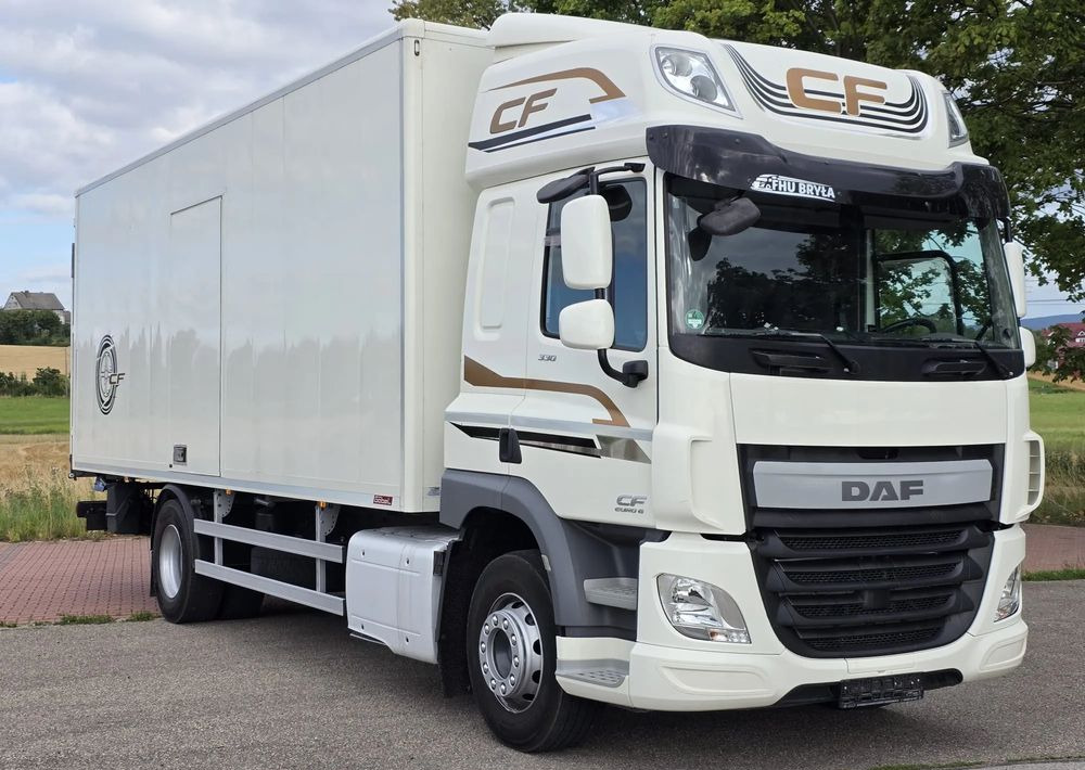 DAF CF 330/10.2017/KONTENER MEBLOWY/IZOTERMA/WINDA/18 PALET/E6/NISKI PRZEBIEG/Z NIEMIEC/JAK NOWY/DUŻY SILNIK 10 837cm3// - Box truck: picture 1 DAF CF 330/10.2017/KONTENER MEBLOWY/IZOTERMA/WINDA/18 PALET/E6/NISKI PRZEBIEG/Z NIEMIEC/JAK NOWY/DUŻY SILNIK 10 837cm3// - Box truck: picture 1