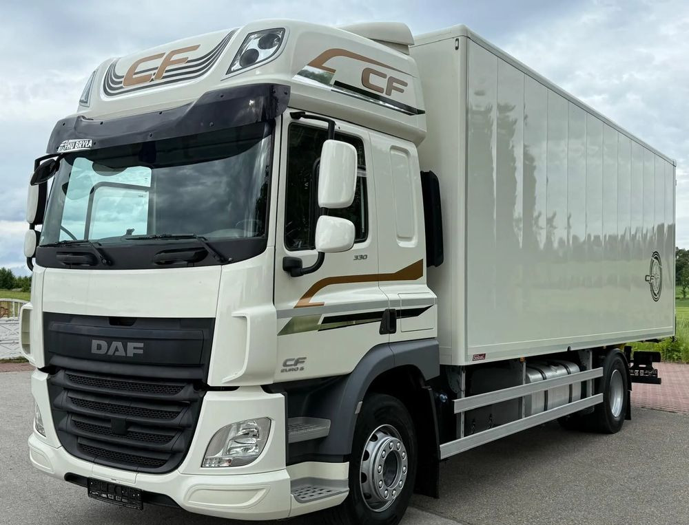 DAF CF 330/10.2017/KONTENER MEBLOWY/IZOTERMA/WINDA/18 PALET/E6/NISKI PRZEBIEG/Z NIEMIEC/JAK NOWY/DUŻY SILNIK/ - Box truck: picture 1 DAF CF 330/10.2017/KONTENER MEBLOWY/IZOTERMA/WINDA/18 PALET/E6/NISKI PRZEBIEG/Z NIEMIEC/JAK NOWY/DUŻY SILNIK/ - Box truck: picture 1