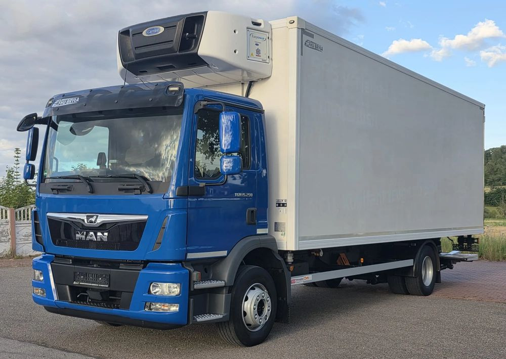 MAN TGM 15.250 / CHŁODNIA / WINDA / 2018 ROK / 230 TYŚ KM / BOCZNE DRZWI / AUTOMAT / SPROWADZONY / E6 / 18 EUROPALET/ - Refrigerator truck: picture 1 MAN TGM 15.250 / CHŁODNIA / WINDA / 2018 ROK / 230 TYŚ KM / BOCZNE DRZWI / AUTOMAT / SPROWADZONY / E6 / 18 EUROPALET/ - Refrigerator truck: picture 1