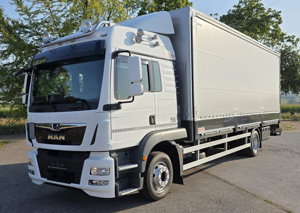 MAN TGM 15.290 / BURTO-FIRANKA / CAŁY NA PODUSZKACH /KLIMA POSTOJOWA / 2018R / NISKI PRZEBIEG / 18 PALET / E6 / JAK NOWY / WINDA / - Curtainsider truck: picture 1 MAN TGM 15.290 / BURTO-FIRANKA / CAŁY NA PODUSZKACH /KLIMA POSTOJOWA / 2018R / NISKI PRZEBIEG / 18 PALET / E6 / JAK NOWY / WINDA / - Curtainsider truck: picture 1