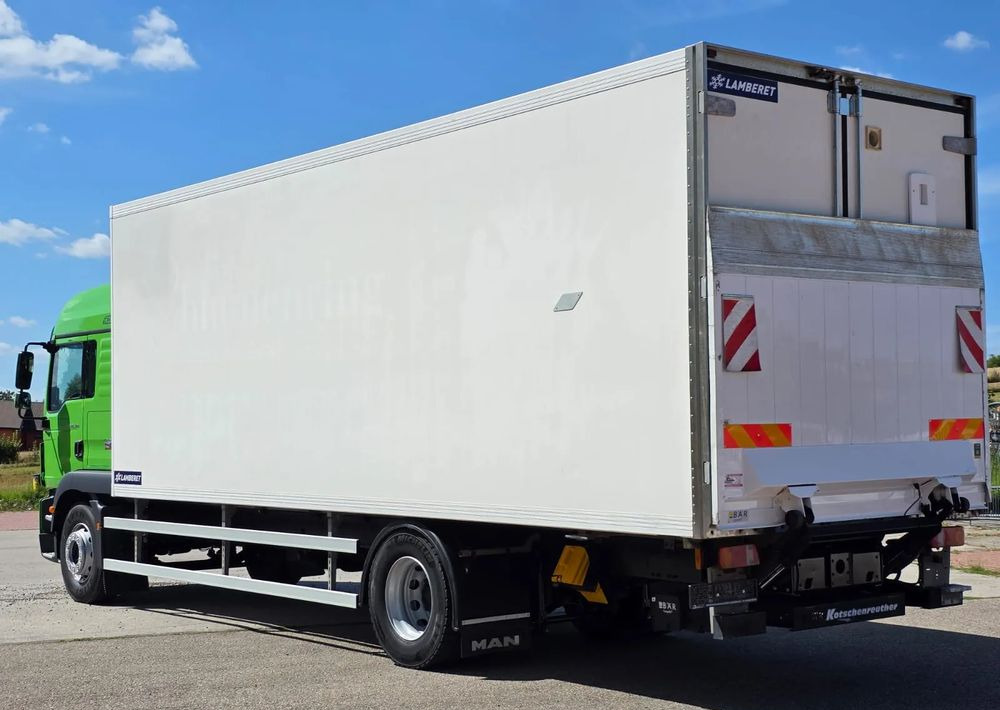 MAN TGM 18.340 / 18.290 / 15.290 / IZOTERMA / WINDA / 19PALET /E6 / SPROWADZONY / AUTOMAT / SYPIALKA / PIERWSZY WŁAŚCICIEL / BOCZNE DRZWI / STAN BARDZO DOBRY - Refrigerator truck: picture 4 MAN TGM 18.340 / 18.290 / 15.290 / IZOTERMA / WINDA / 19PALET /E6 / SPROWADZONY / AUTOMAT / SYPIALKA / PIERWSZY WŁAŚCICIEL / BOCZNE DRZWI / STAN BARDZO DOBRY - Refrigerator truck: picture 4