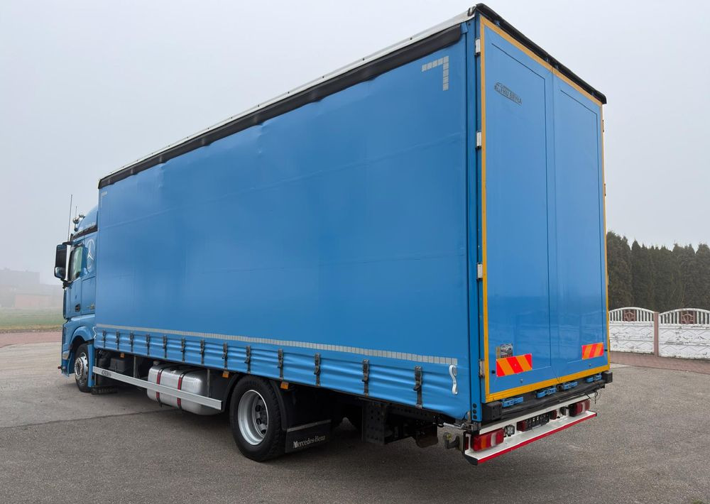 Mercedes-Benz ACTROS 1833 / FIRANKA/ WINDA / NOWY TACHOGRAF G2V2 / NOWE OPONY / 19PALET / 8TON ŁADOWNOŚCI / AUTOMAT / DUŻY SILNIK / SYPIALKA / SERWISOWANY / 2018 / JAK NOWY / - Curtainsider truck: picture 5 Mercedes-Benz ACTROS 1833 / FIRANKA/ WINDA / NOWY TACHOGRAF G2V2 / NOWE OPONY / 19PALET / 8TON ŁADOWNOŚCI / AUTOMAT / DUŻY SILNIK / SYPIALKA / SERWISOWANY / 2018 / JAK NOWY / - Curtainsider truck: picture 5