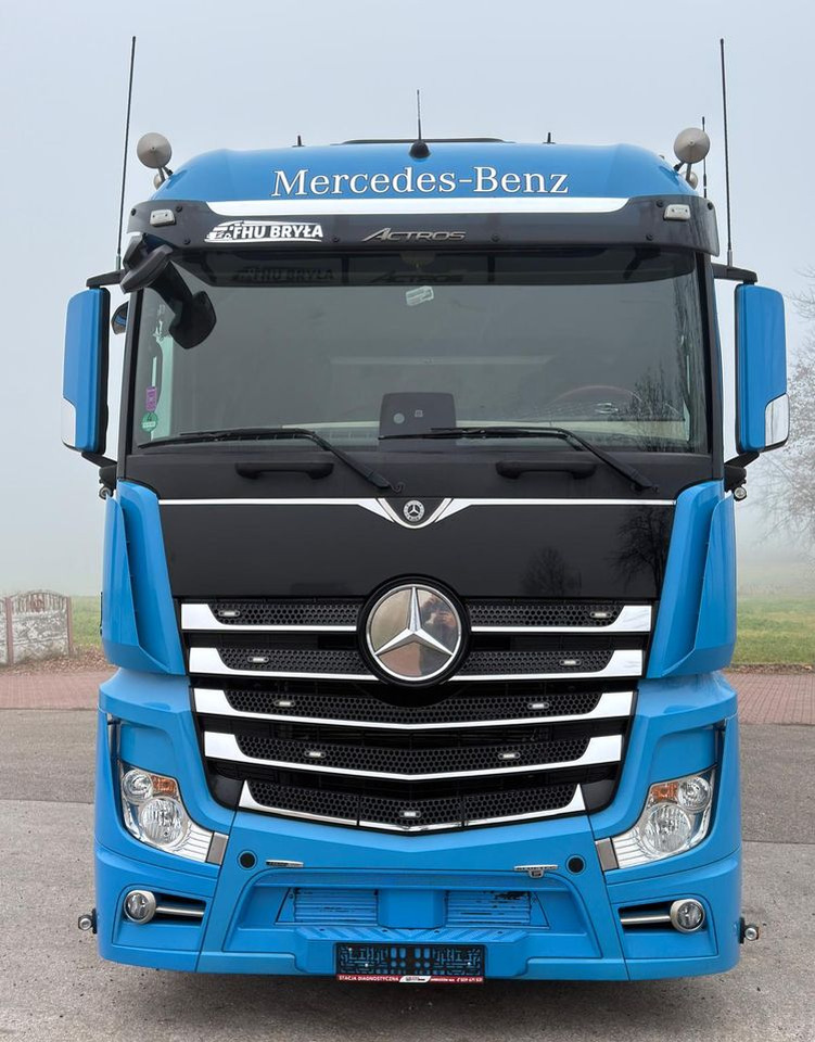 Mercedes-Benz ACTROS 1833 / FIRANKA/ WINDA / NOWY TACHOGRAF G2V2 / NOWE OPONY / 19PALET / 8TON ŁADOWNOŚCI / AUTOMAT / DUŻY SILNIK / SYPIALKA / SERWISOWANY / 2018 / JAK NOWY / - Curtainsider truck: picture 3 Mercedes-Benz ACTROS 1833 / FIRANKA/ WINDA / NOWY TACHOGRAF G2V2 / NOWE OPONY / 19PALET / 8TON ŁADOWNOŚCI / AUTOMAT / DUŻY SILNIK / SYPIALKA / SERWISOWANY / 2018 / JAK NOWY / - Curtainsider truck: picture 3
