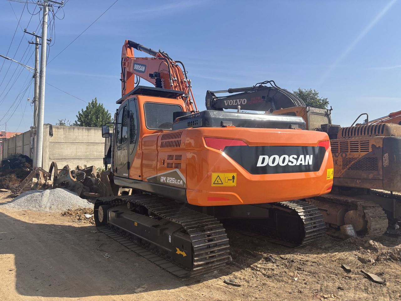 DOOSAN Korea imports doosan DX225 - Crawler excavator: picture 2 DOOSAN Korea imports doosan DX225 - Crawler excavator: picture 2