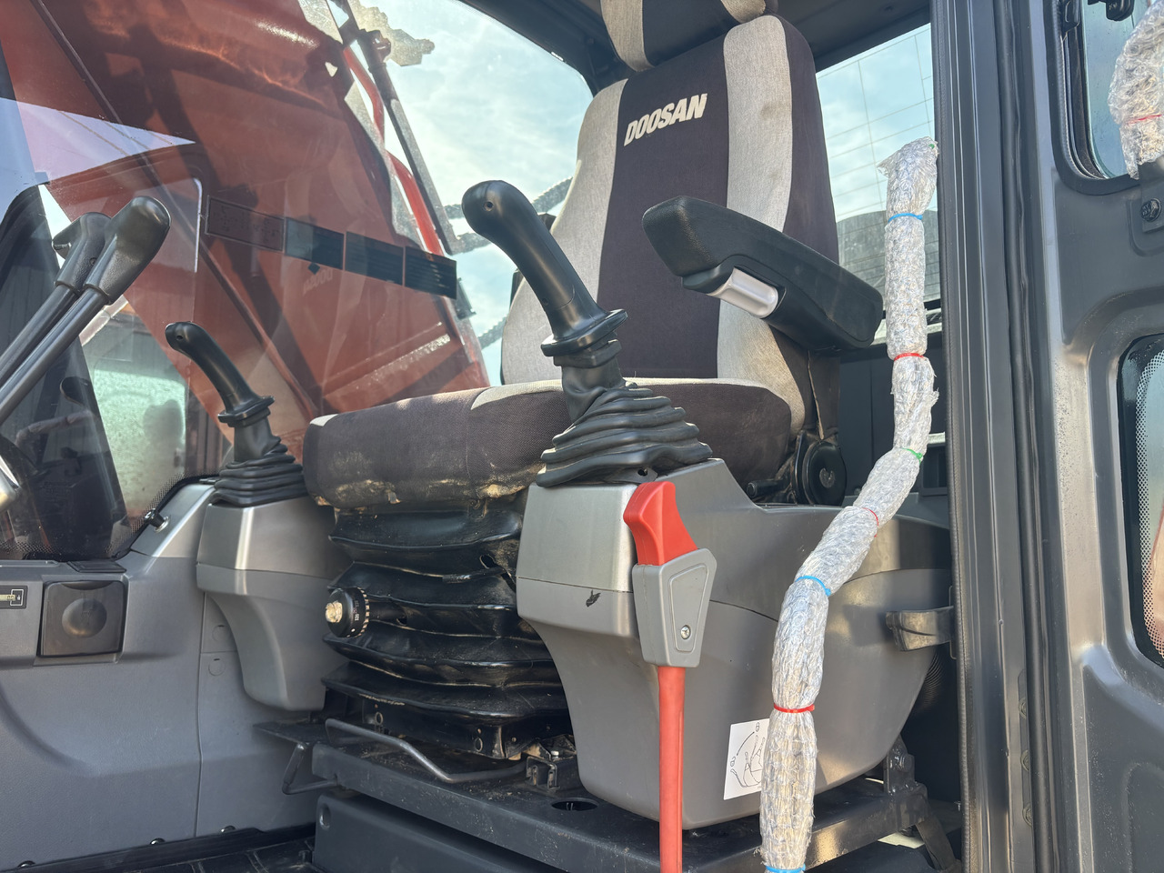 DOOSAN Korea imports doosan DX225 - Crawler excavator: picture 5 DOOSAN Korea imports doosan DX225 - Crawler excavator: picture 5