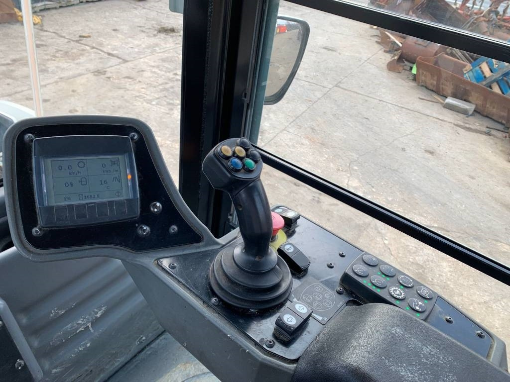 CAT CB 7 - Road roller: picture 3 CAT CB 7 - Road roller: picture 3