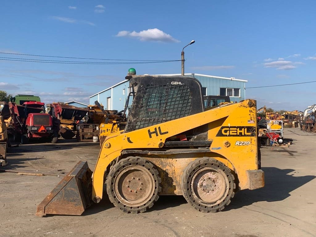 Gehl R 220 - Skid steer loader: picture 2 Gehl R 220 - Skid steer loader: picture 2