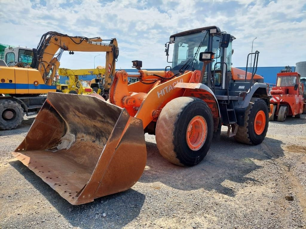 Hitachi ZW250 - Wheel loader: picture 2 Hitachi ZW250 - Wheel loader: picture 2