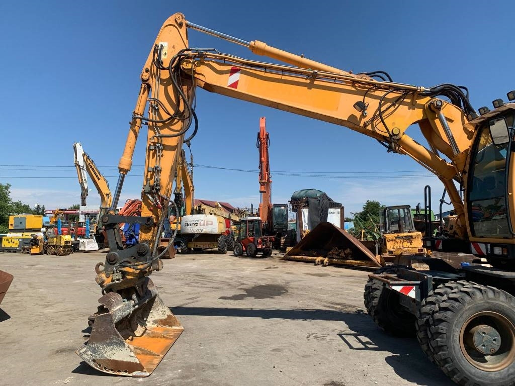 Hyundai Robex 180 W-9 A - Wheel excavator: picture 4 Hyundai Robex 180 W-9 A - Wheel excavator: picture 4