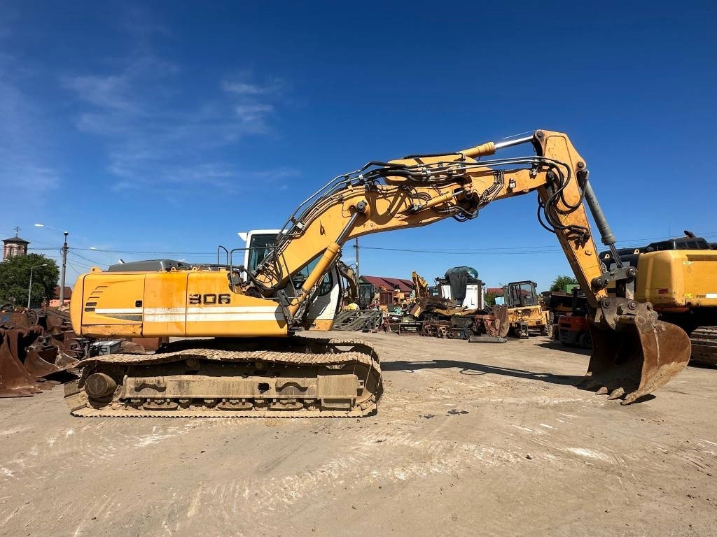 Crawler excavator Liebherr R 906 LC: picture 8