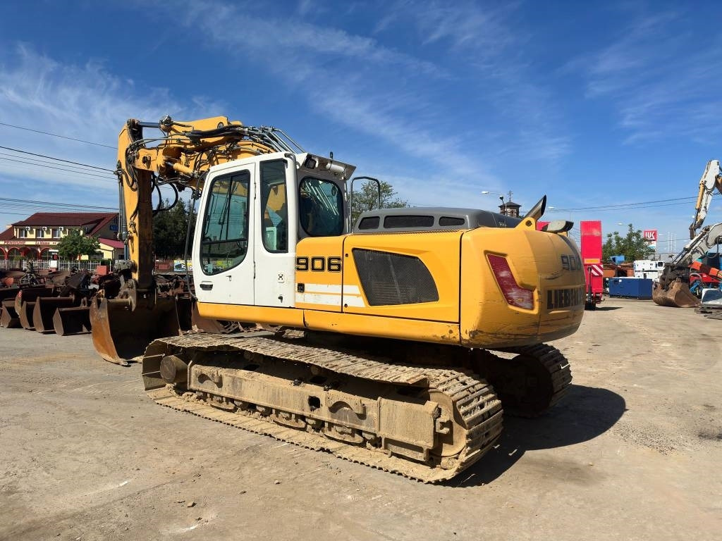 Crawler excavator Liebherr R 906 LC: picture 6