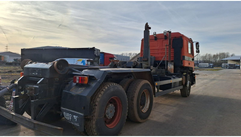 MAN 26.272 K Abroller Blatt/Blatt 6x4 - Hook lift truck: picture 2 MAN 26.272 K Abroller Blatt/Blatt 6x4 - Hook lift truck: picture 2