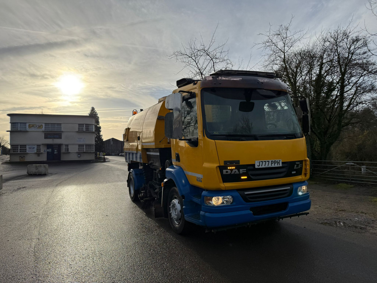 2010 DAF LF 55.220 Road Sweeper - Dropside/ Flatbed truck: picture 5 2010 DAF LF 55.220 Road Sweeper - Dropside/ Flatbed truck: picture 5