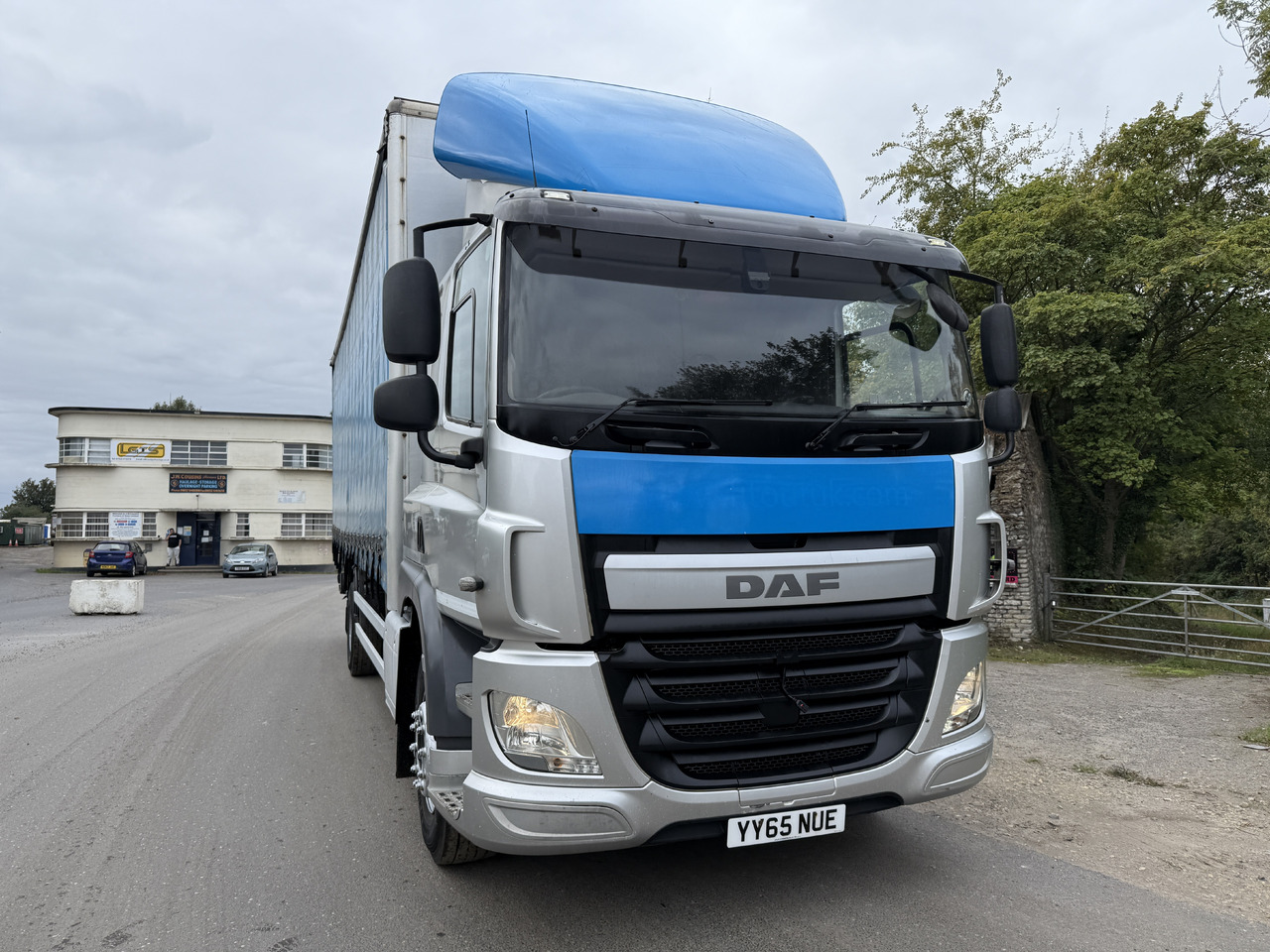2015 DAF CF 330 Curtainside Truck - Curtainsider truck: picture 2 2015 DAF CF 330 Curtainside Truck - Curtainsider truck: picture 2