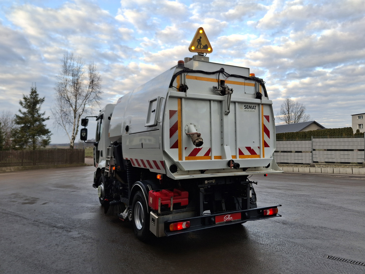 Renault Midlum 220 - Road sweeper: picture 3 Renault Midlum 220 - Road sweeper: picture 3