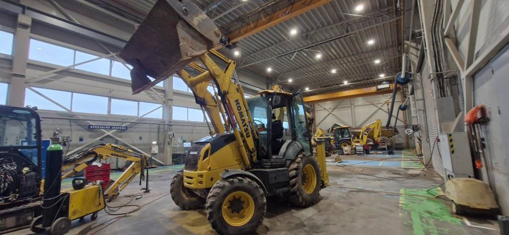 Komatsu WB 93 R-8 - Backhoe loader: picture 1 Komatsu WB 93 R-8 - Backhoe loader: picture 1