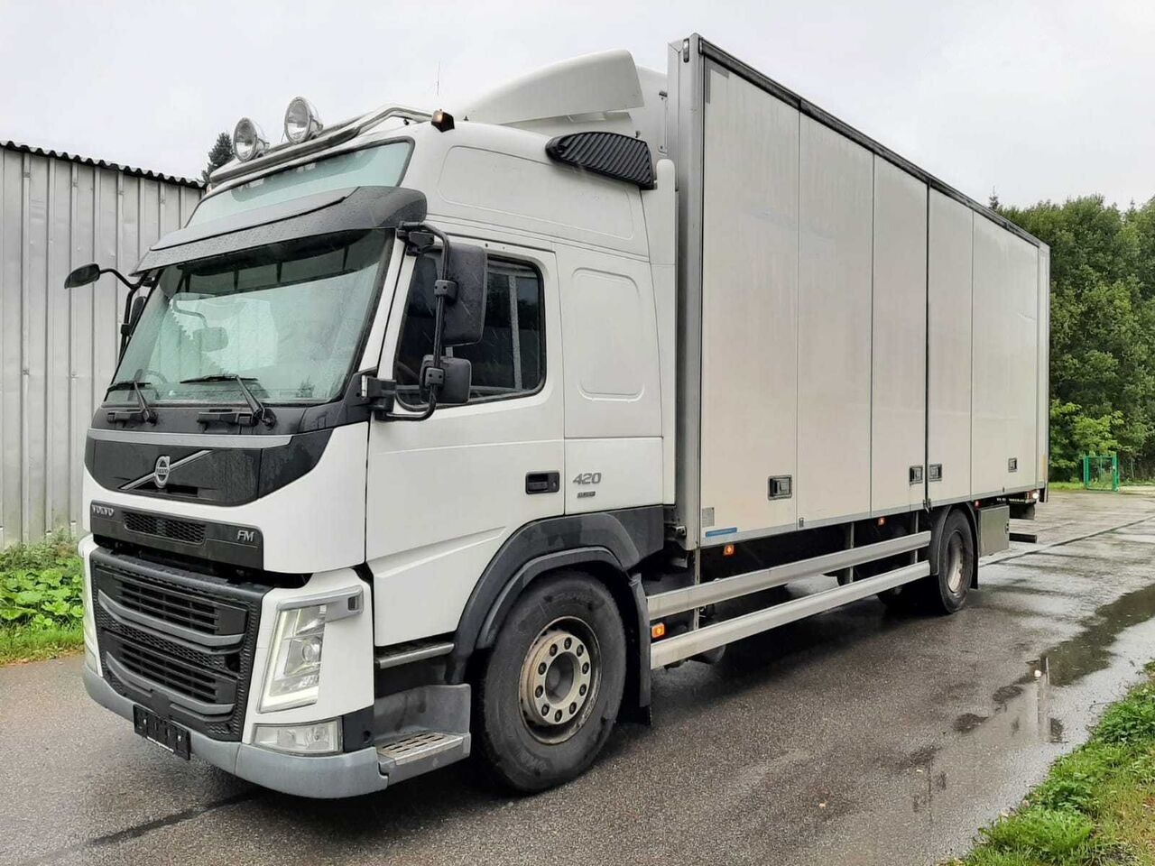 Refrigerator truck Volvo FM 420 4X2 SIDEOPENING: picture 1