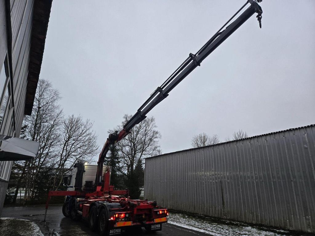 Volvo FM12 420 8X2 HMF 2220 K4 - Hook lift truck: picture 2 Volvo FM12 420 8X2 HMF 2220 K4 - Hook lift truck: picture 2