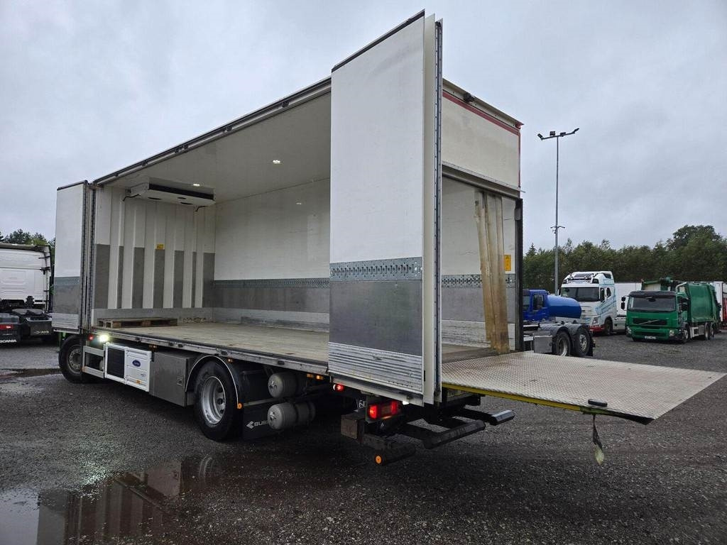 Volvo FM370 4X2 CARRIER 1150 SIDEOPENING - Refrigerator truck: picture 3 Volvo FM370 4X2 CARRIER 1150 SIDEOPENING - Refrigerator truck: picture 3