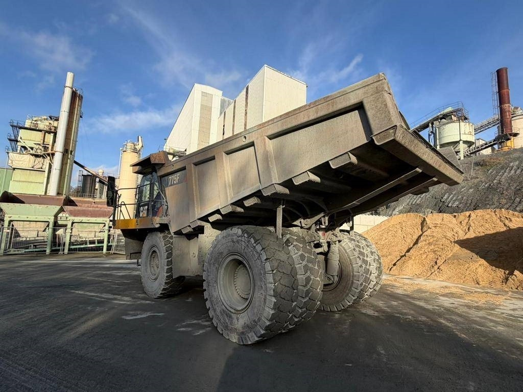 CAT 775 F - Rigid dumper/ Rock truck: picture 3 CAT 775 F - Rigid dumper/ Rock truck: picture 3